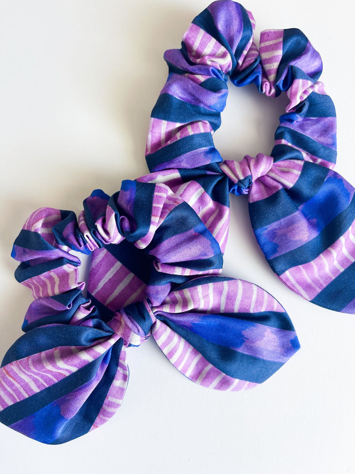 BOW SCRUNCHIES