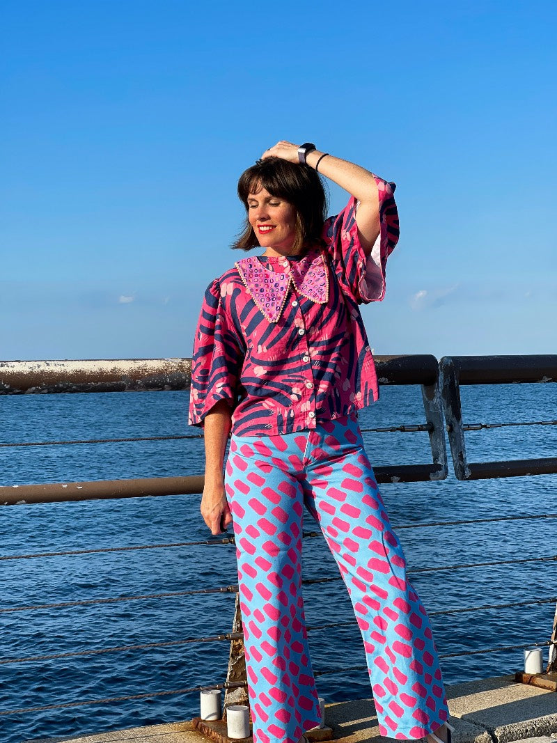 Detached Pointed Collar with Pom-poms - Small purple dots/ hot pink (reversible)