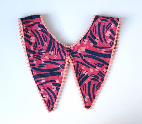 Detached Pointed Collar with Pom-poms - Pink and Navy lines