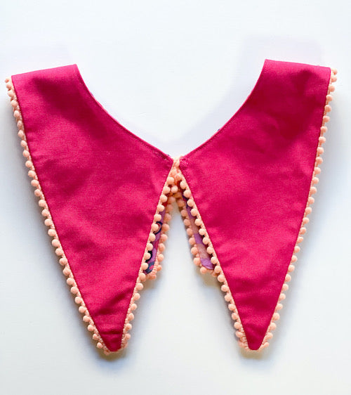 Detached Pointed Collar with Pom-poms - Small purple dots/ hot pink (reversible)